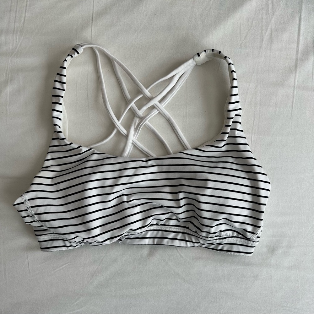 ⚡️ FLASH SALE Victoria secret strappy back sports bra size Small